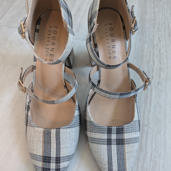 Journee Collection Black & White Plaid Mary Jane Block Heels - Picture 2 of 7